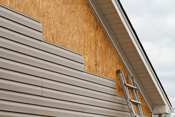 Professional Siding Installation technician working in Lancaster, TX